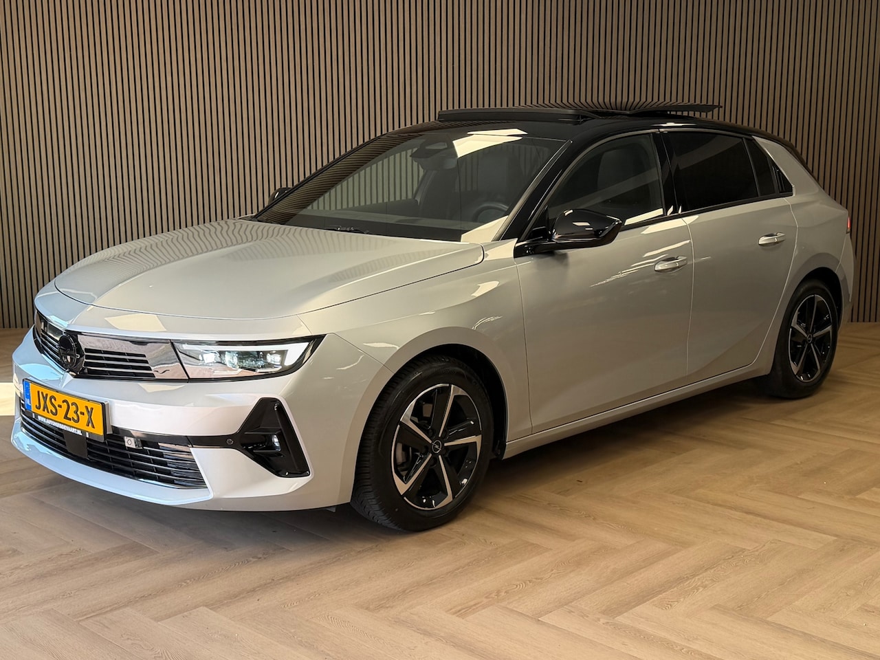 Opel Astra - 1.2 TURBO GS 360 CAMERA PDC VOOR EN ACHTER MEMORY NAVI STOELVERWARMING STUURVERWARMING DOD - AutoWereld.nl