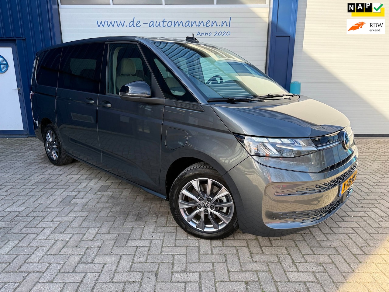 Volkswagen Multivan - 1.4 eHybrid DSG aut L2H1 Life Business 7p / BTW / 1e EIG / 34.918 km - AutoWereld.nl