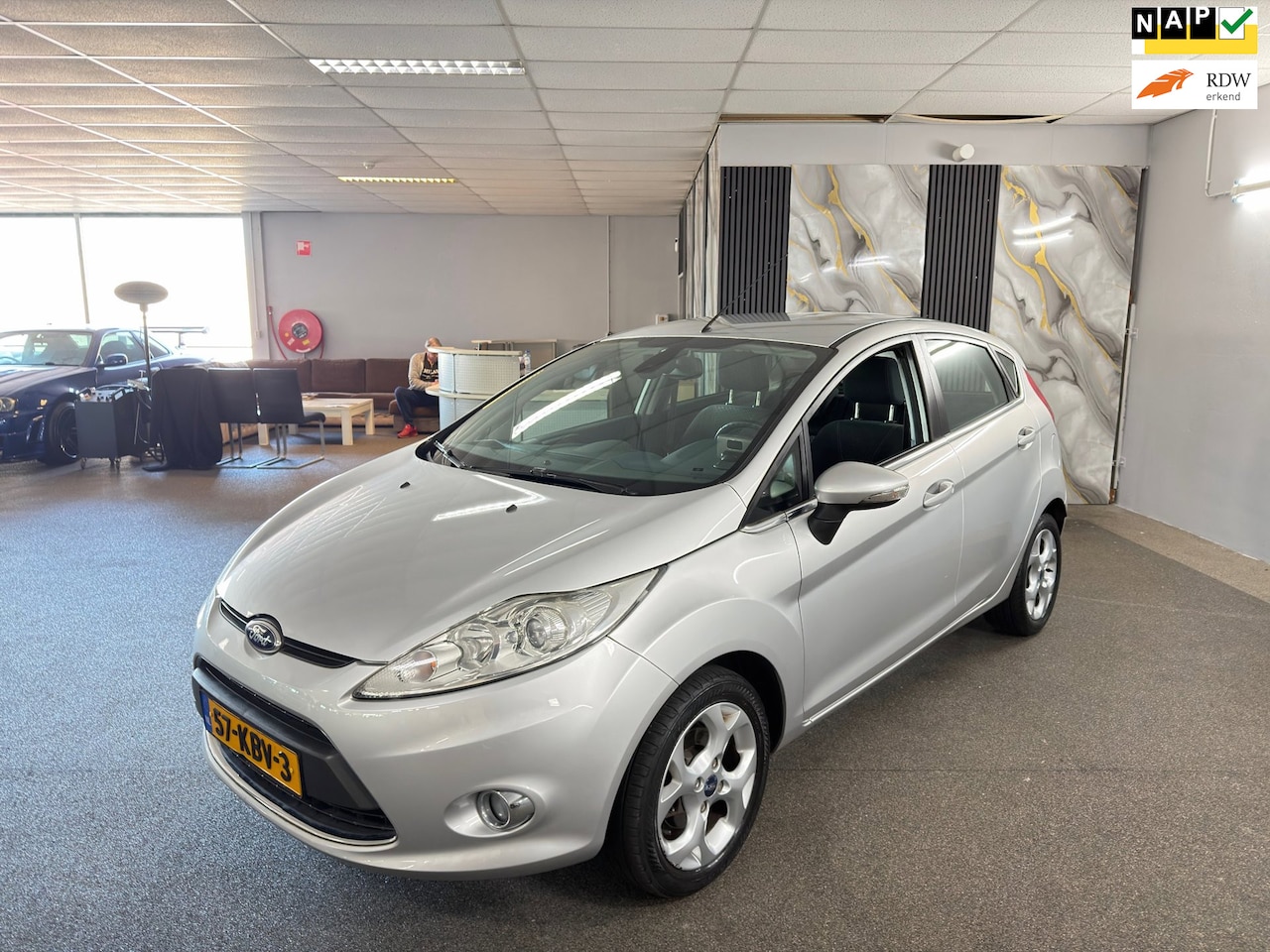 Ford Fiesta - 1.4 Titanium Apk Nieuw,2e eigenaar,Cruise,Clima,Parksensor,Navigatie,N.A.P,Lm velgen,Topst - AutoWereld.nl