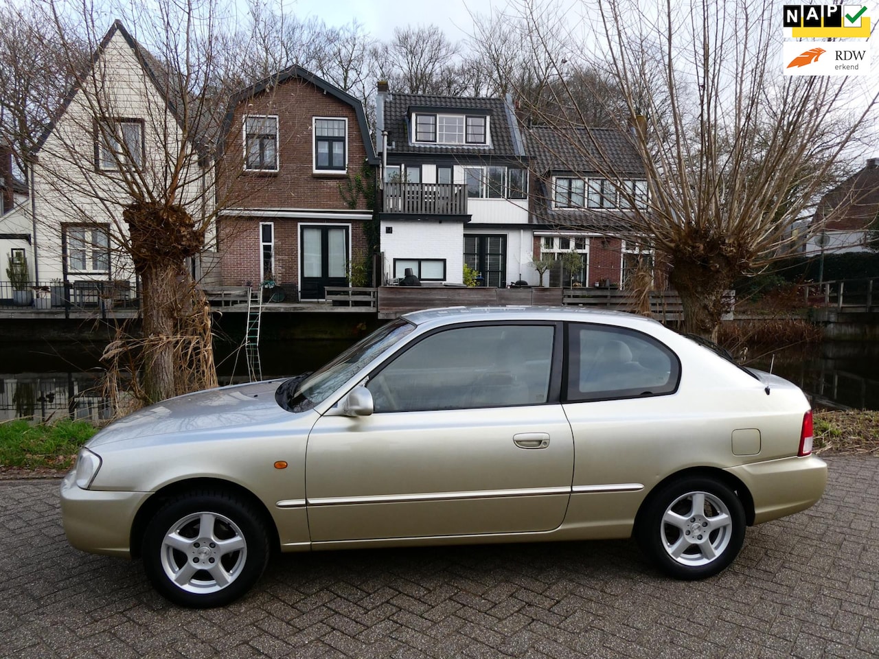 Hyundai Accent - 1.5i GS 90pk Semi-Classic 3-drs Airco Nette auto Youngtimer - AutoWereld.nl
