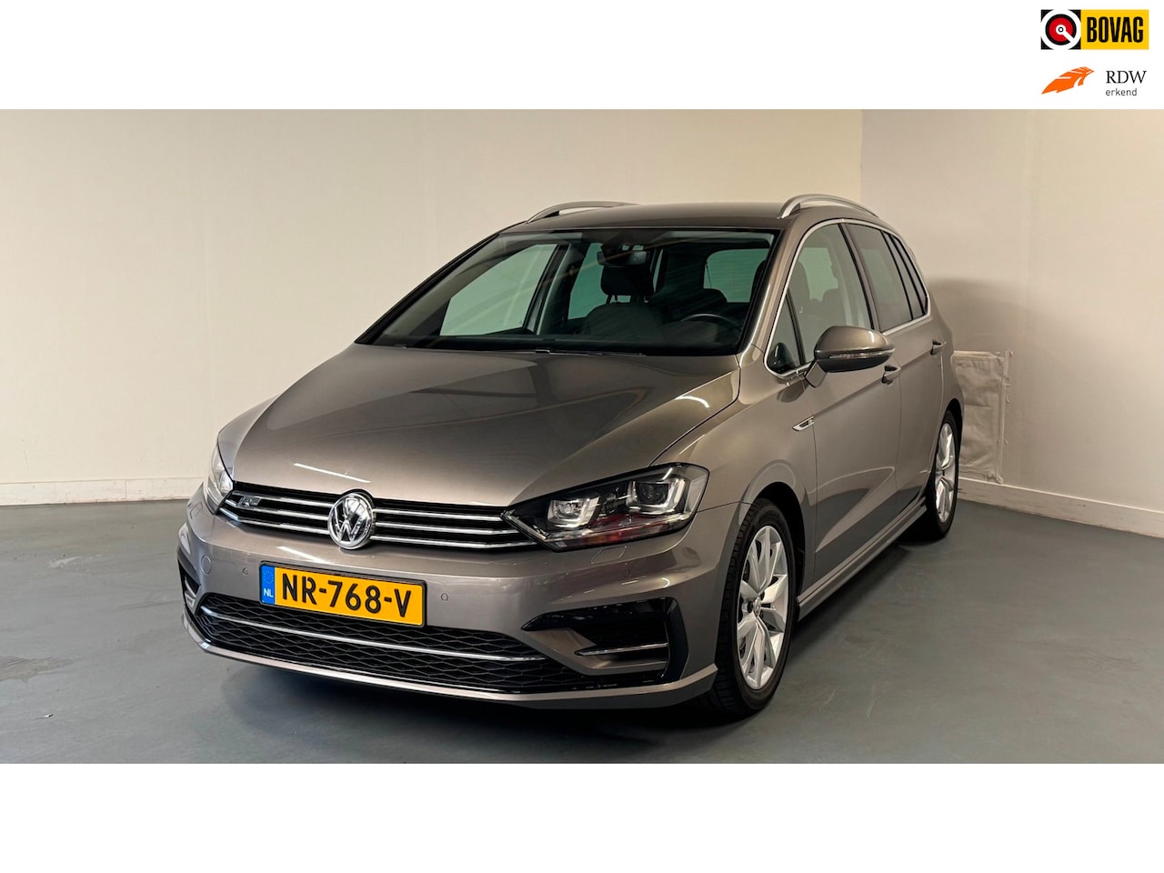 Volkswagen Golf Sportsvan - 1.4 TSI Connected Series | AUTOMAAT | TREKHAAK | PARKEERSEN. | - AutoWereld.nl