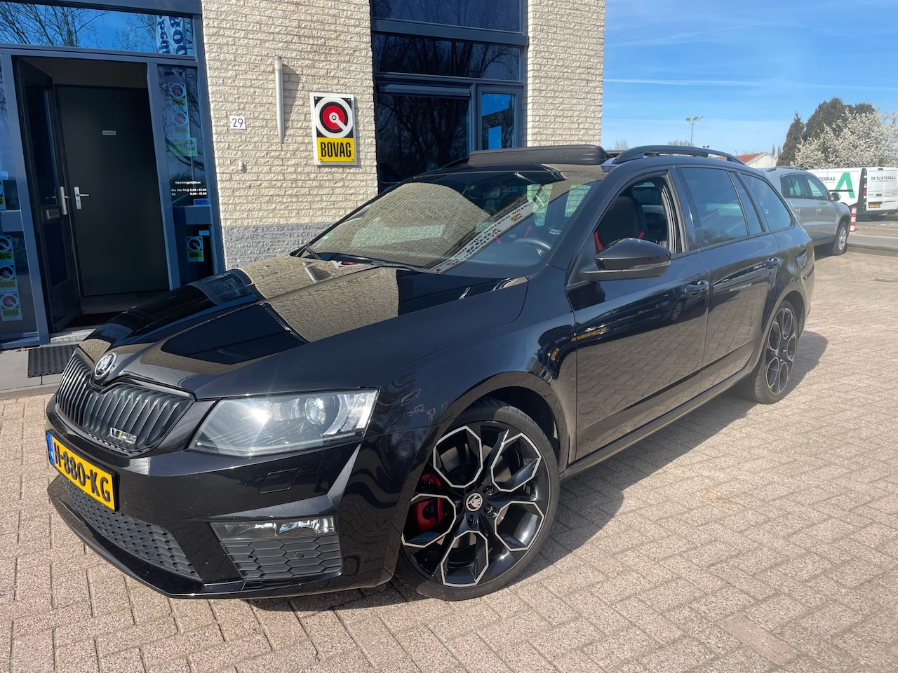 Skoda Octavia Combi - 2.0 TSI RS 230 -Pano- uniek in nl - AutoWereld.nl