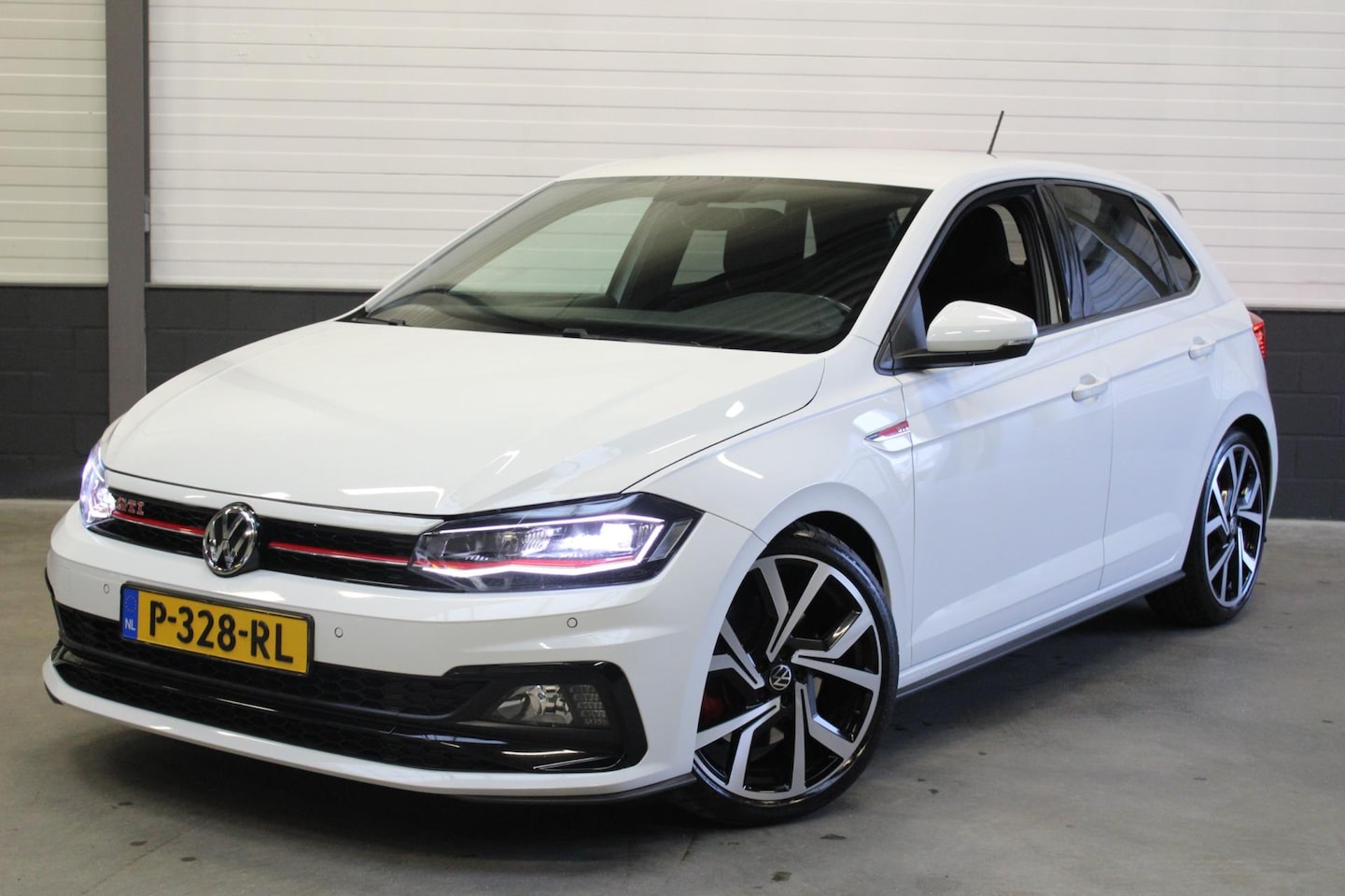 Volkswagen Polo - 2.0 TSI GTI l LED l Beats l Camera l PDC - AutoWereld.nl