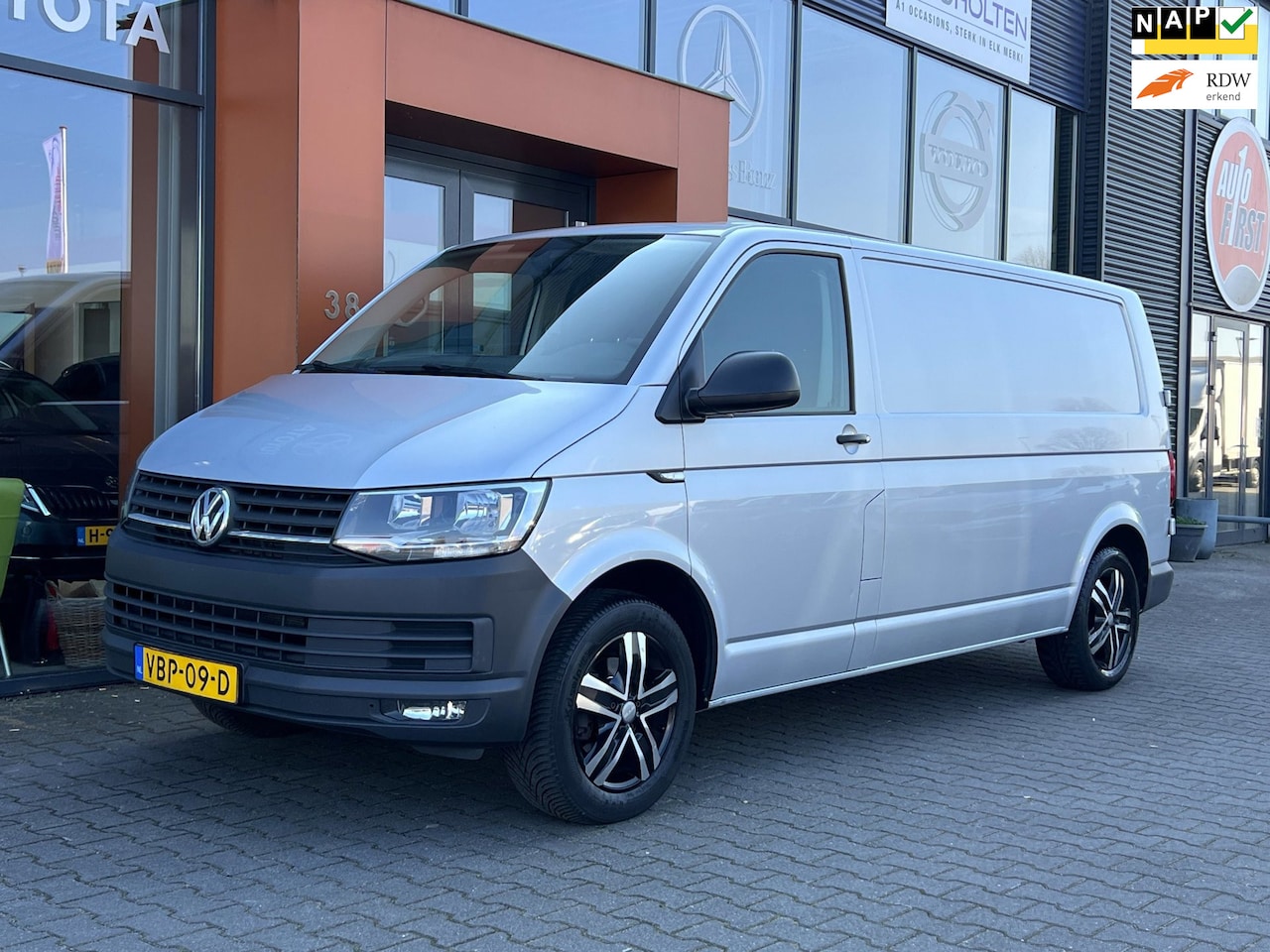 Volkswagen Transporter - 2.0TDI L2H1 AUT.|Carplay|PDC|Cruise - AutoWereld.nl