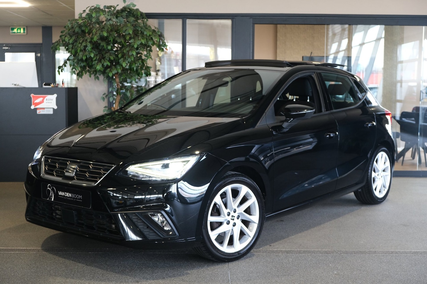SEAT Ibiza - 1.0 EcoTSI FR 110PK DSG Facelift Pano Led Cam Navi Virtual - AutoWereld.nl