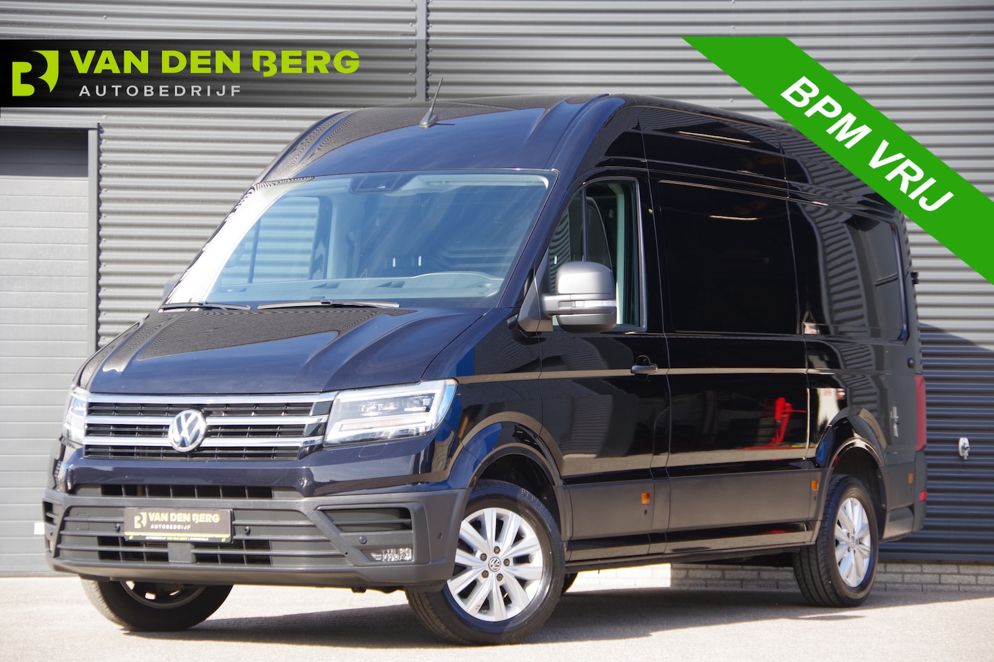 Volkswagen Crafter - 35 2.0 TDI L3H3 177PK AUT. LED, ADAPT. CRUISE, STOELVERWARMING, STANDKACHEL, ERGO COMFORT - AutoWereld.nl