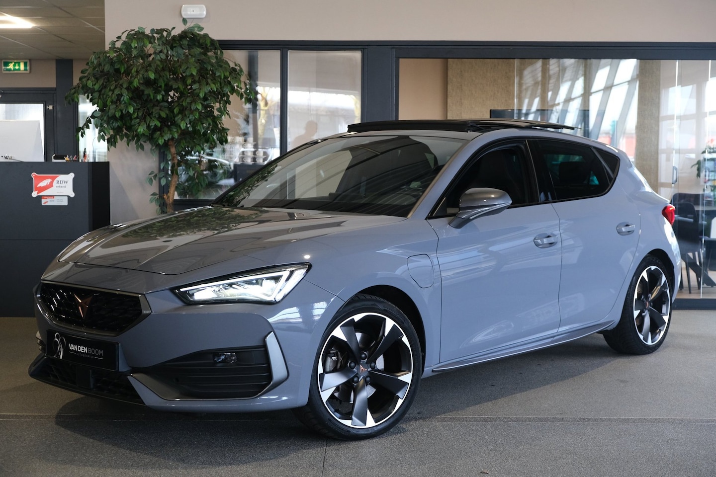 CUPRA Leon - 1.4 e-Hybrid 204PK Pano Vol Leder Led Navi Virtual ACC - AutoWereld.nl