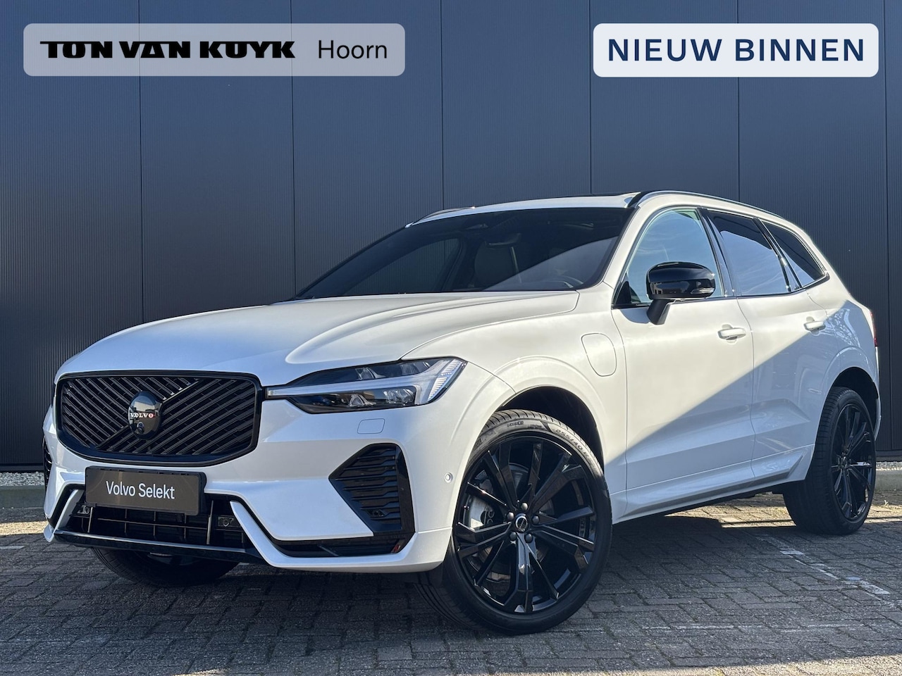 Volvo XC60 - 2.0 T8 Plug-in hybrid AWD Ultra Black Edition Panorama dak / 360 camera / 20"Black Edition - AutoWereld.nl
