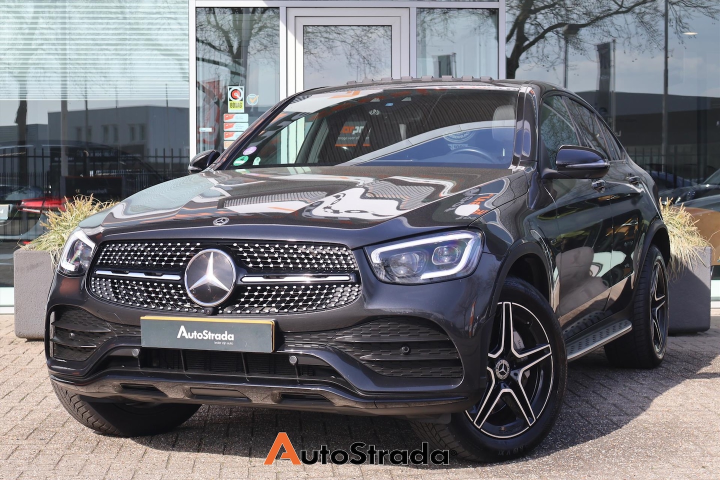 Mercedes-Benz GLC-klasse Coupé - 300e AMG-Line 320pk 4MATIC | 360 Camera | Multibeam | Pano | Burmester | Keyless | Trekhaa - AutoWereld.nl