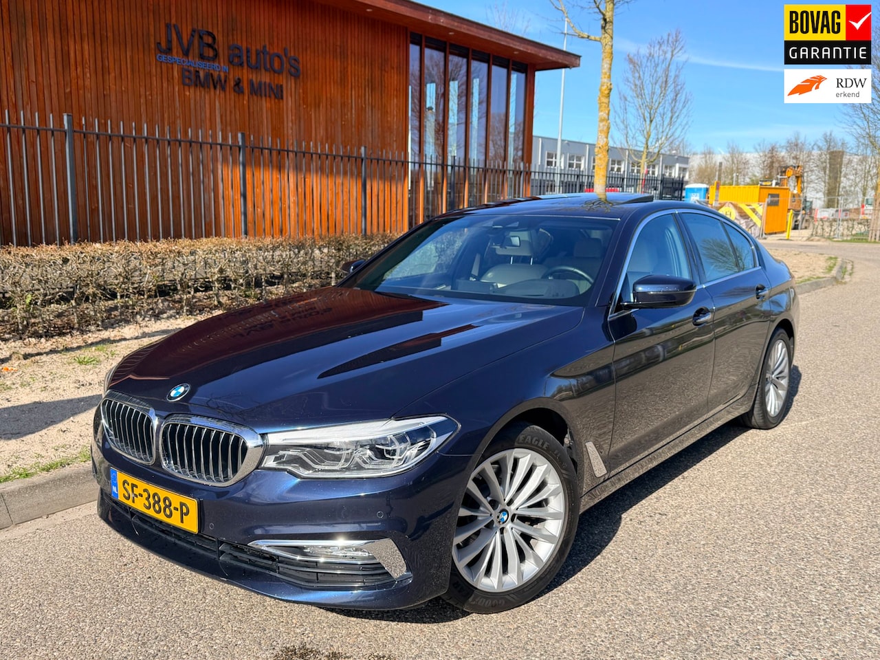 BMW 5-serie - 520i High Executive 520i High Executive, schuifdak, comfortstoelen, Adaptive LED - AutoWereld.nl