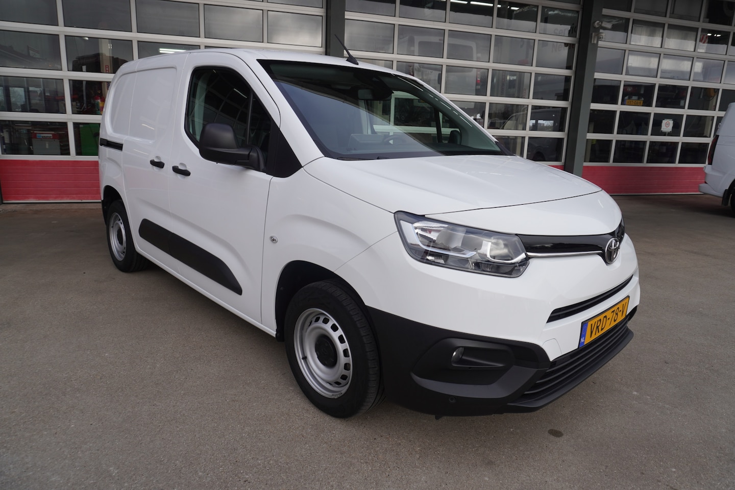 Toyota ProAce City - 1.5 D-4D 102PK Live Airco | Cruise | Camera | Trekhaak | Apple CP-Android auto - AutoWereld.nl