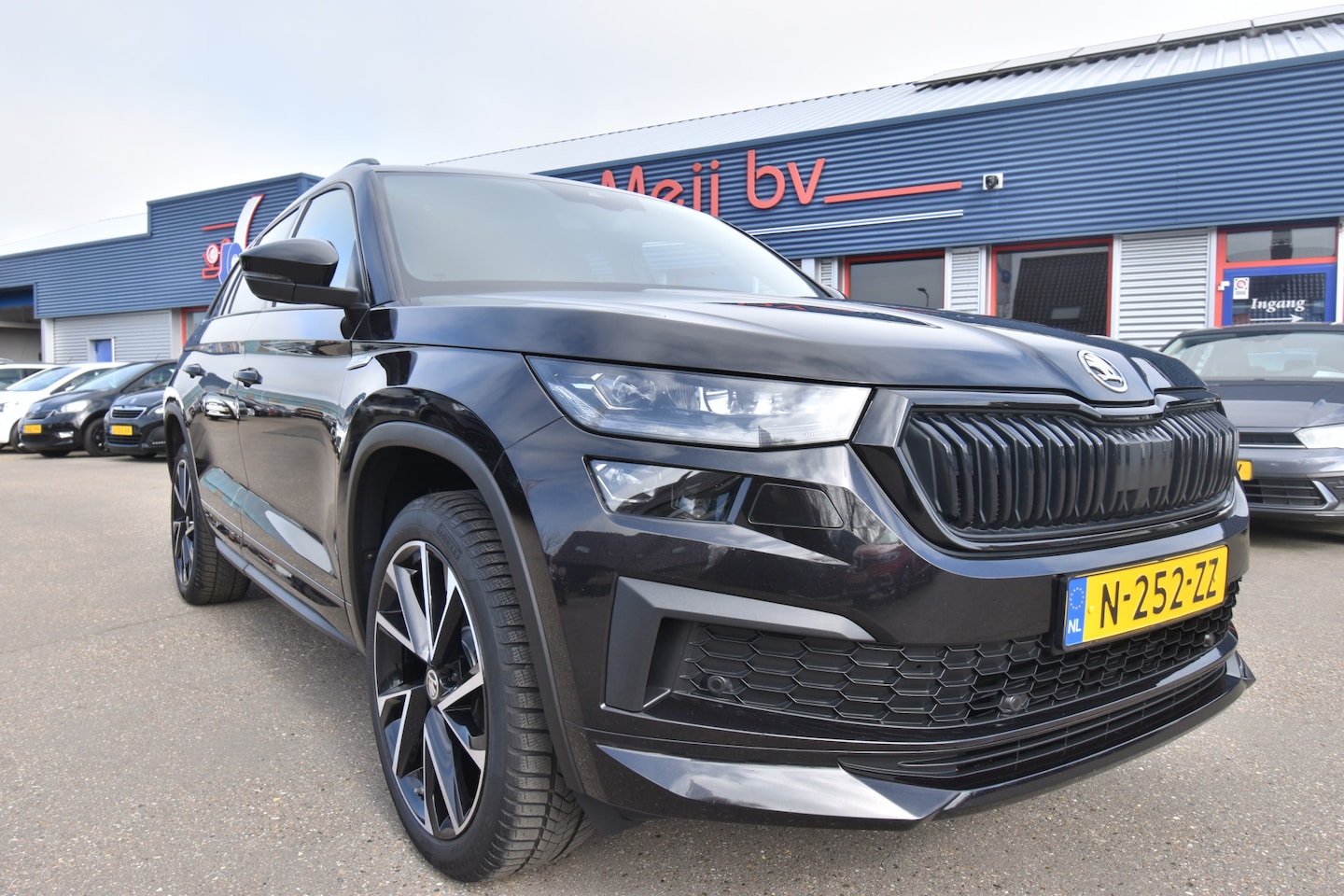 Skoda Kodiaq - 1.5 TSI Sportline Business 1.5 TSI Sportline Business , VIRTUAL COCKPIT , PANODAK , CLIMA , V+A BANK VERW , TREKHAAK - AutoWereld.nl