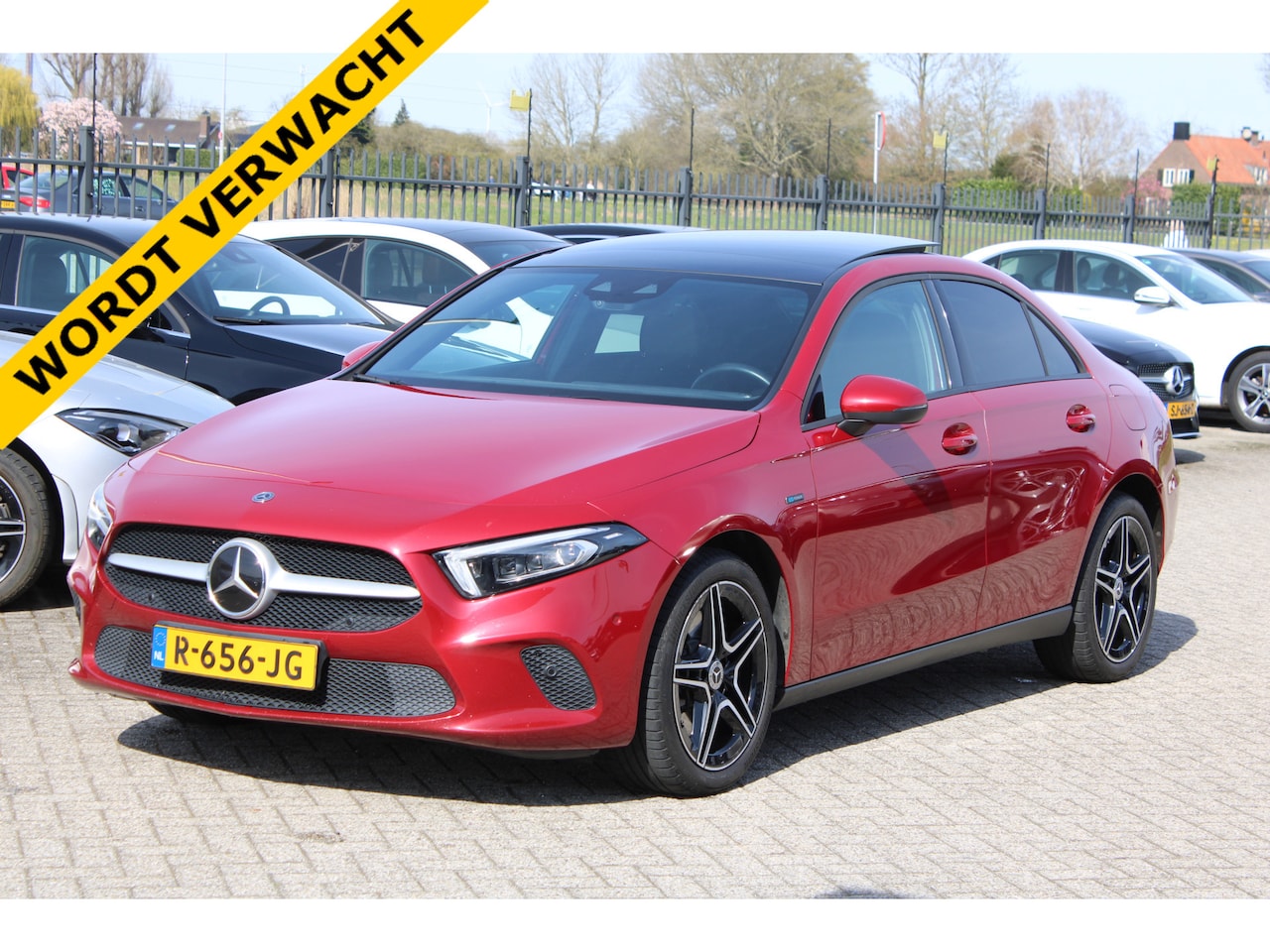 Mercedes-Benz A-klasse - 250e AUT8 Advantage PANORAMADAK DISTRONIC WIDESCREEN MULTIBEAM CAMERA - AutoWereld.nl