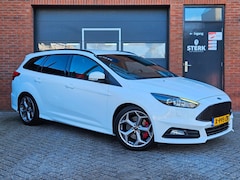 Ford Focus Wagon - 2.0 ST Navi Carplay Xenon Recaro 18"