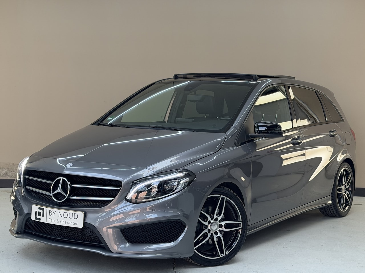 Mercedes-Benz B-klasse - 180 AMG Night Edition Plus 180 AMG Night Edition Plus, 123Pk, 2016, Origineel Nederlands, Dealer onderhouden, Panoram - AutoWereld.nl