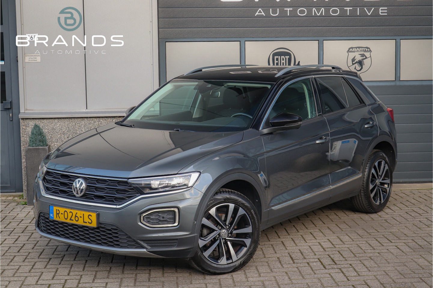 Volkswagen T-Roc - 1.5 TSI Style Business AUT Vol opties standkachel - AutoWereld.nl