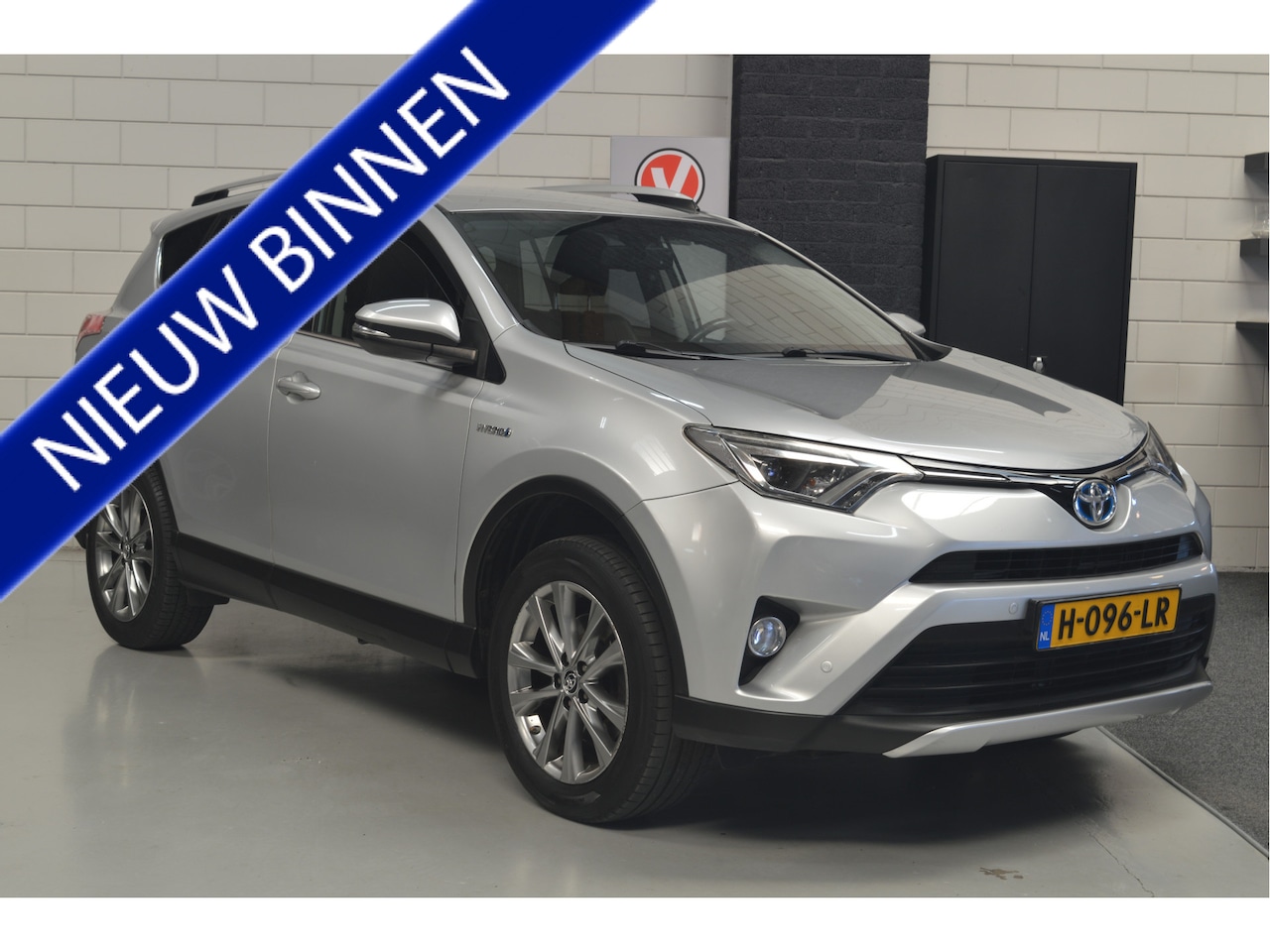 Toyota RAV4 - 2.5 Hybrid AWD Executive Business // LEDER // TREKHAAK // CLIMA // CAMERA // PDC VOOR&ACHT - AutoWereld.nl