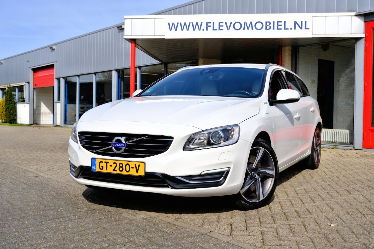 Volvo V60 - 2.4 D5 Twin Engine Special Edition Aut. Xenon|Leder|Navi|Clima - AutoWereld.nl