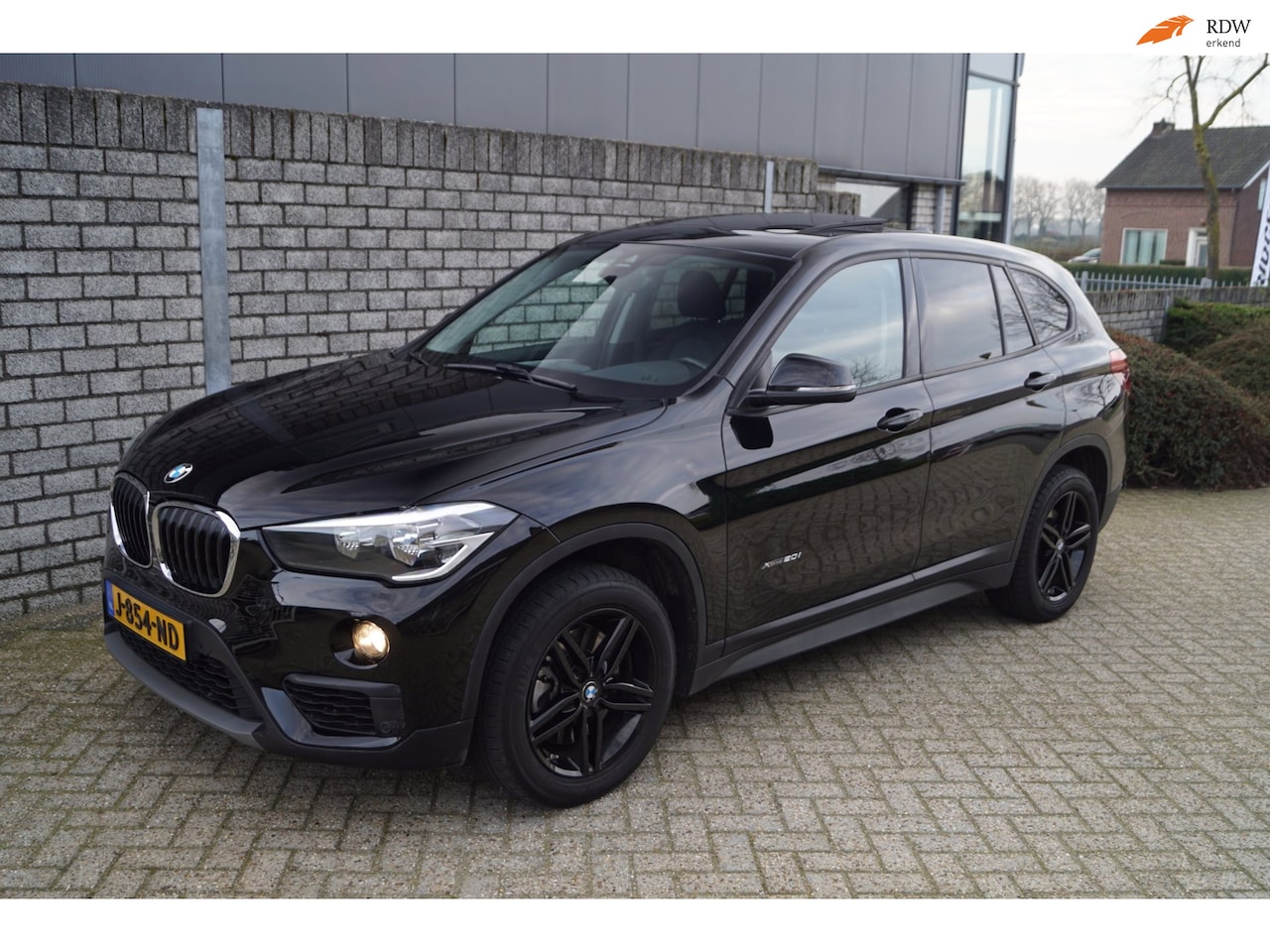 BMW X1 - XDrive20i High Executive Autom Panodak Navi Camera Clima Elektrische Stoelen Stoelverw Cru - AutoWereld.nl