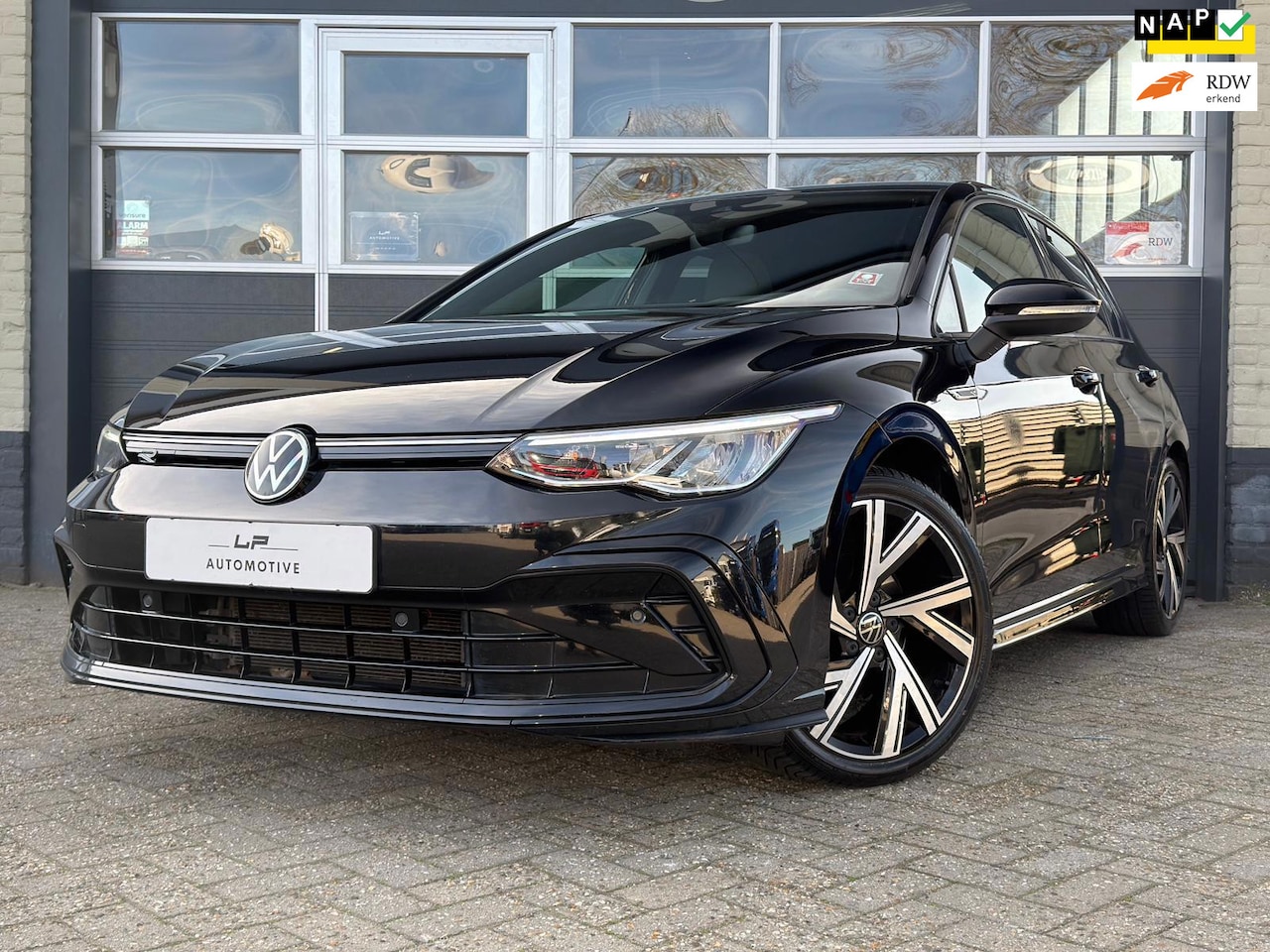 Volkswagen Golf - 1.5 TSI R-Line / NL-auto / 1e eig. / Virtual - AutoWereld.nl