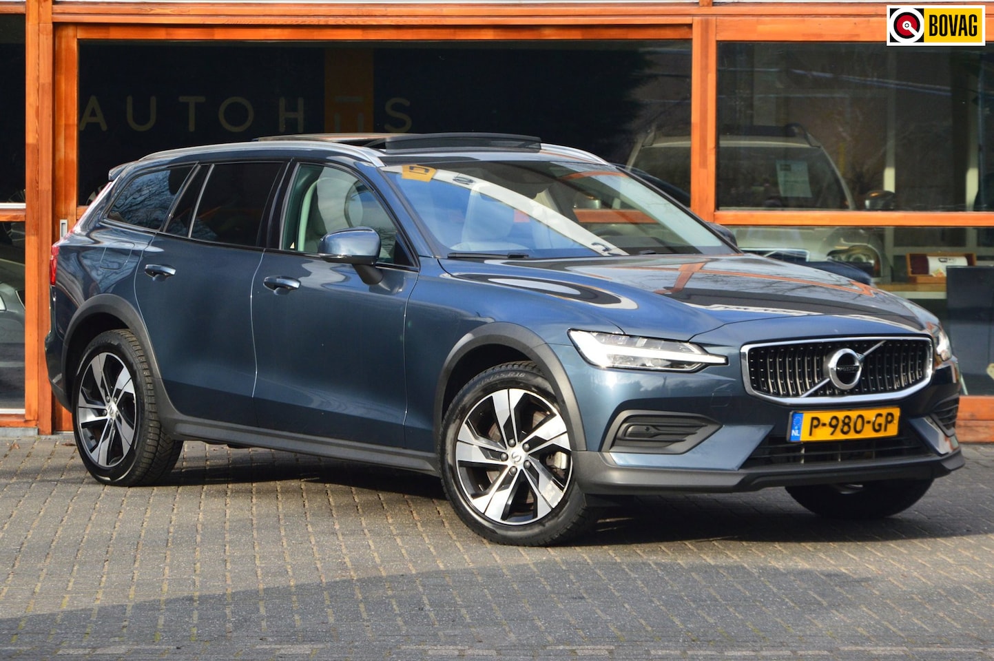 Volvo V60 Cross Country - B5 AWD | Bowers & Wilkins | Panoramadak | Adaptive Cruise | Stoel + Stuur verwarmd | Trekh - AutoWereld.nl