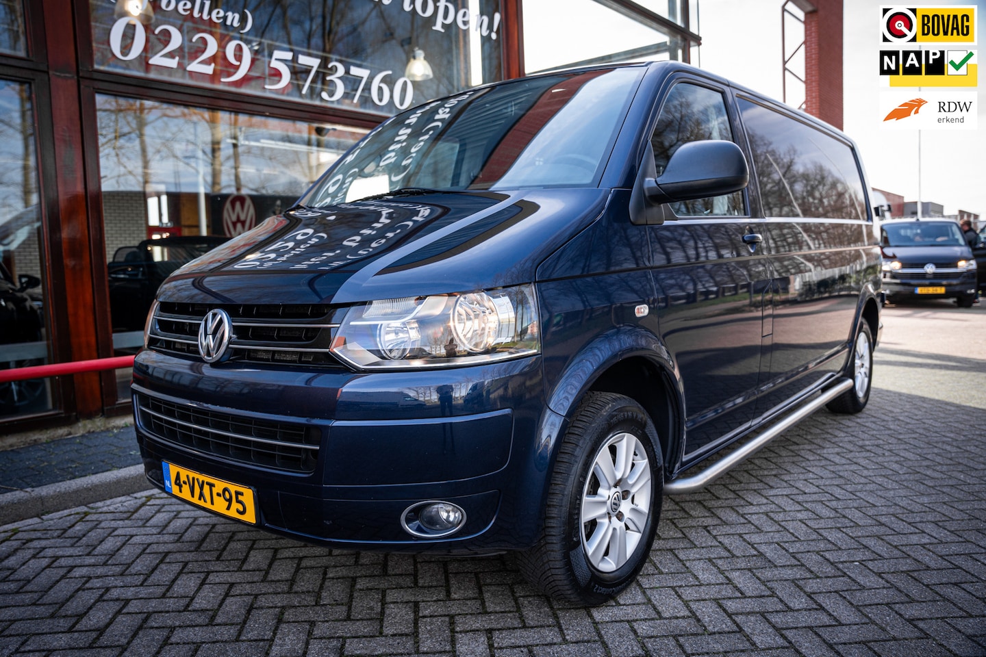 Volkswagen Transporter - 2.0 TDI 140pk | Lengte 2 | Schuifdak | Airco | Stoelverwarming | Leder | Parkeerhulp | Tre - AutoWereld.nl