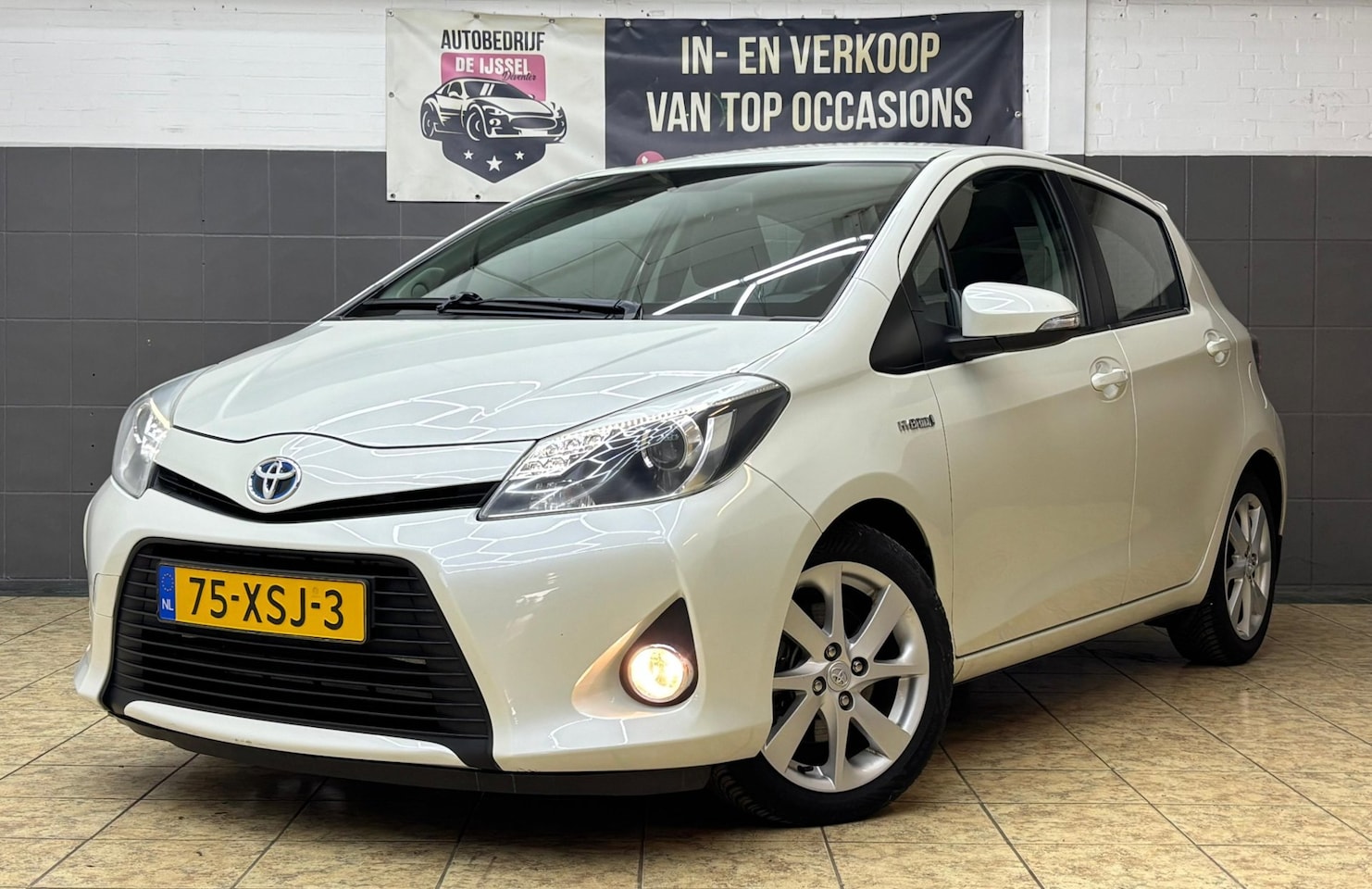 Toyota Yaris - 1.5 Full Hybrid Dynamic/2DE Eigen /Dealer O.H - AutoWereld.nl