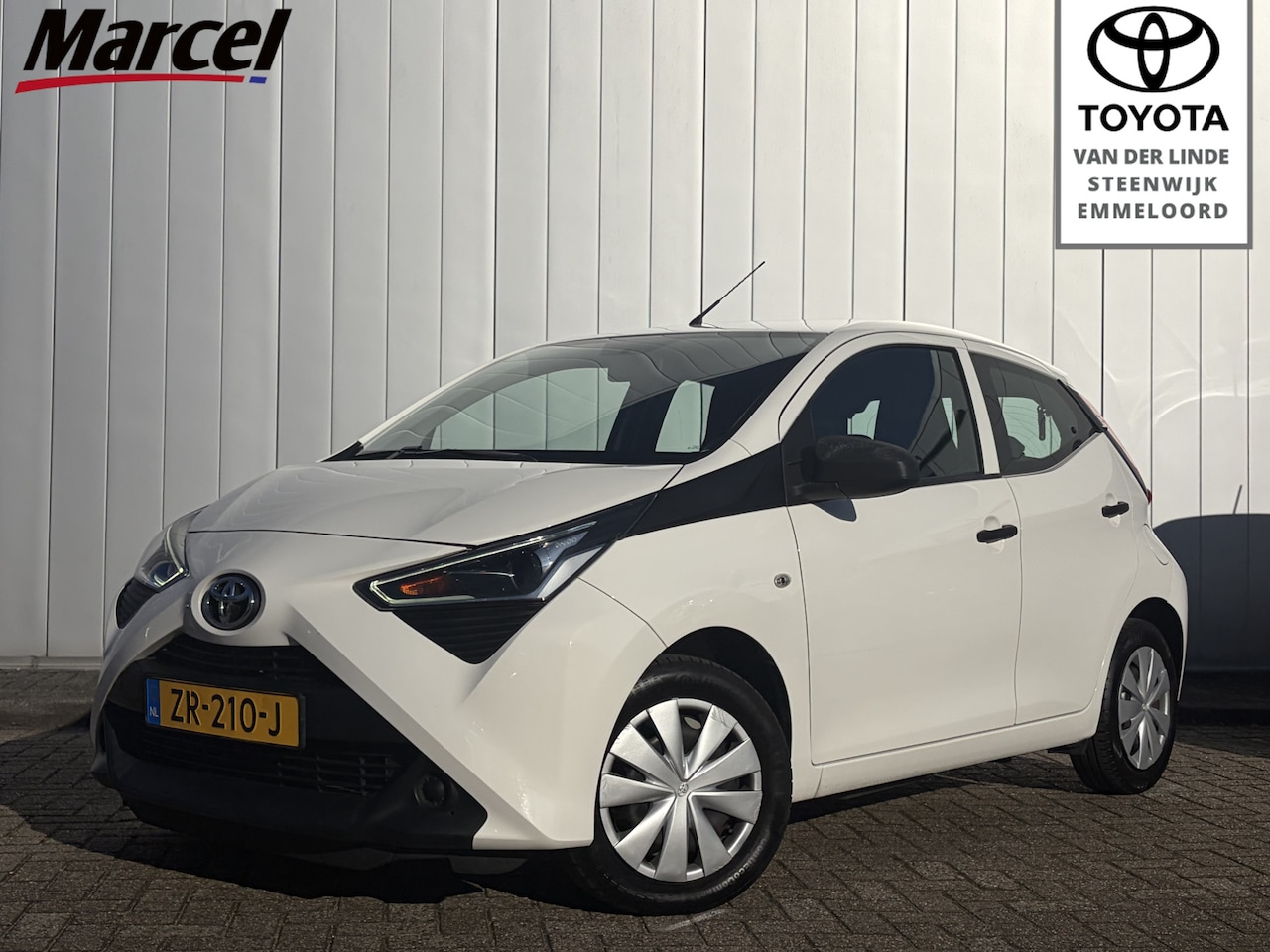 Toyota Aygo - 1.0 VVT-i X-Fun NL Auto Airco Bluetooth Radio - AutoWereld.nl