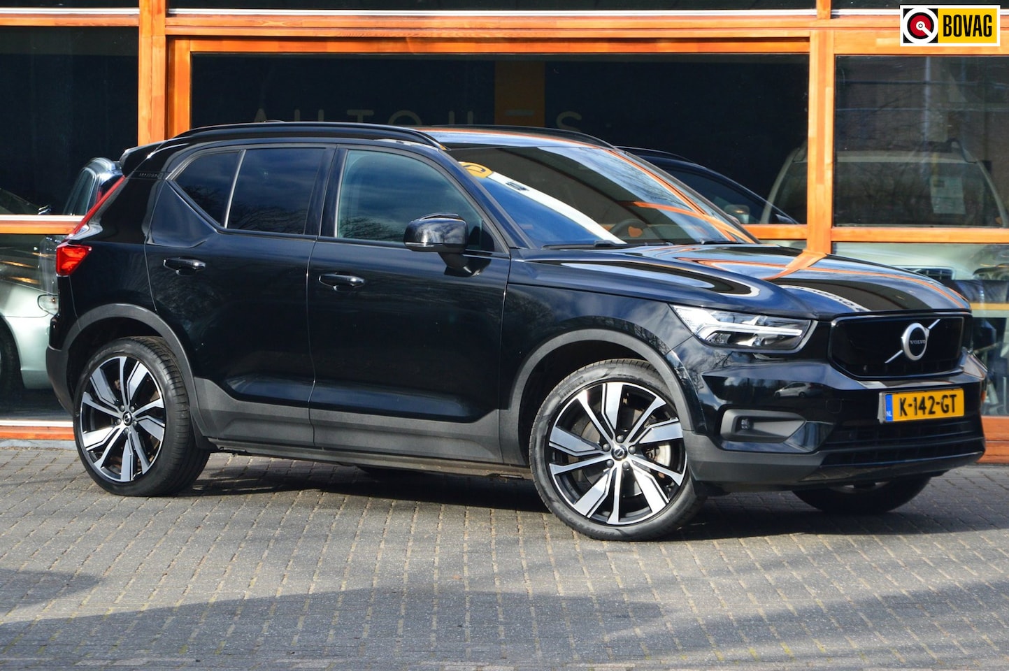 Volvo XC40 - Recharge P8 AWD R-Design | Trekhaak | Stoel + Stuur Verwarmd | Adaptive Cruise | - AutoWereld.nl