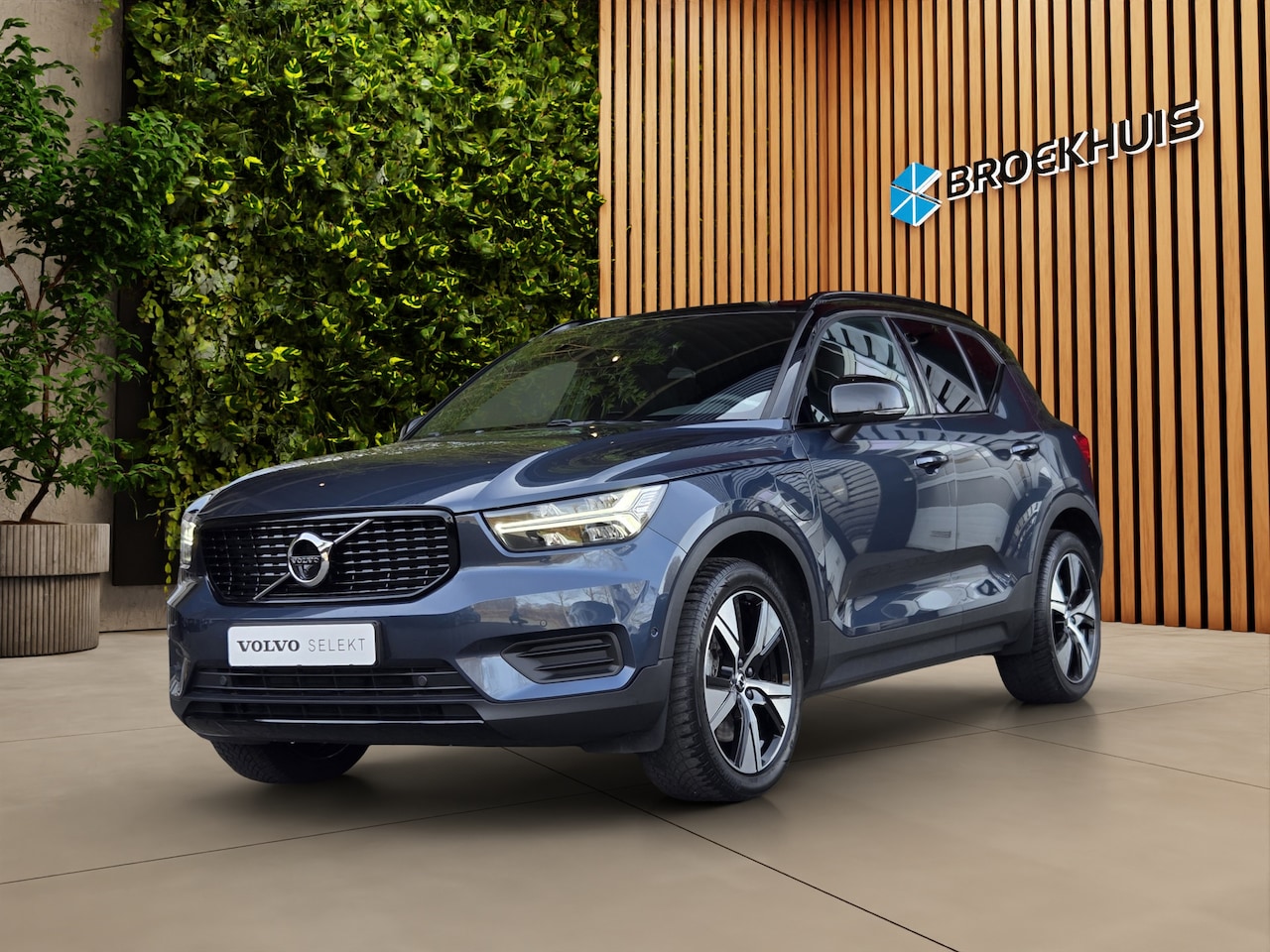 Volvo XC40 - 1.5 T4 Recharge R-Design | 360 Camera | Adaptive Cruise | Keyless | Stuur/stoelverwarming - AutoWereld.nl