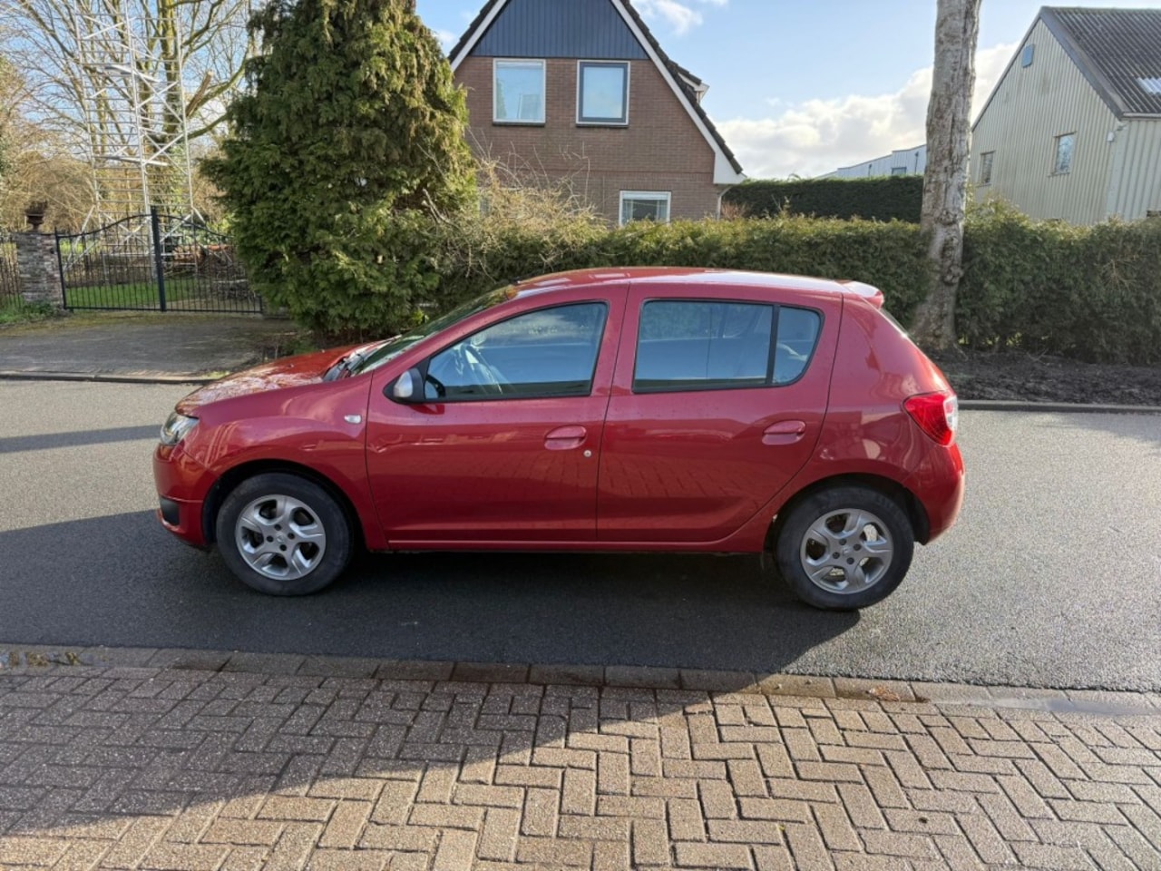 Dacia Sandero - 0.9 TCe 10th Anniversary*trekhaak*airco*cruise*Lichtmetaal*NAP* - AutoWereld.nl