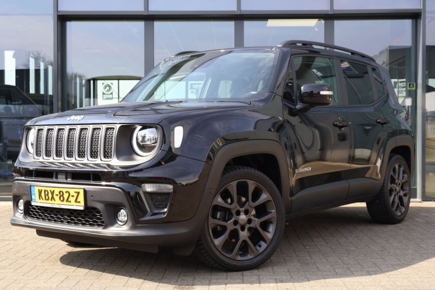 Jeep Renegade - 1.5T E-HYBRID S / Leder / 19 Inch / Apple Carplay - AutoWereld.nl
