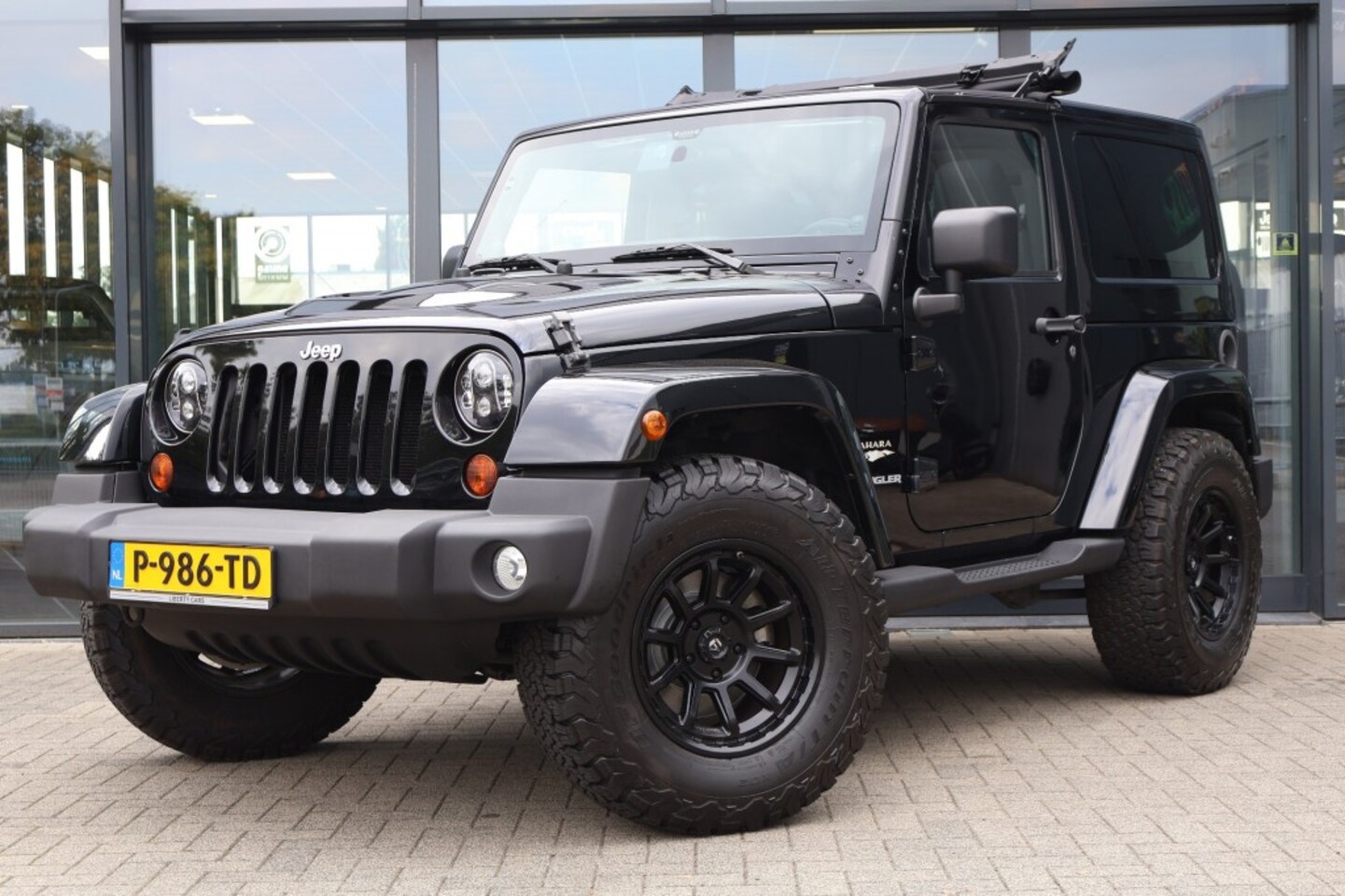 Jeep Wrangler - 3.8 V6 Automaat Sahara Apple Carplay / camera / trekhaak / LED / Sunrider - AutoWereld.nl