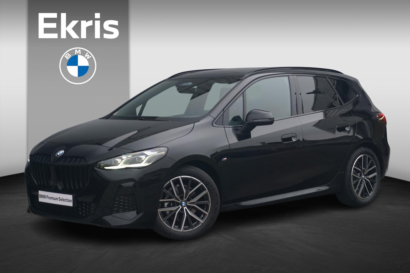 BMW 2-serie Active Tourer - 218i M Sport | Trekhaak / Panoramadak / Driving Assistant / Comfort Access / Stoel & Stuur - AutoWereld.nl