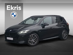 BMW 2-serie Active Tourer - 218i M Sport | Trekhaak / Panoramadak / Driving Assistant / Comfort Access / Stoel & Stuur