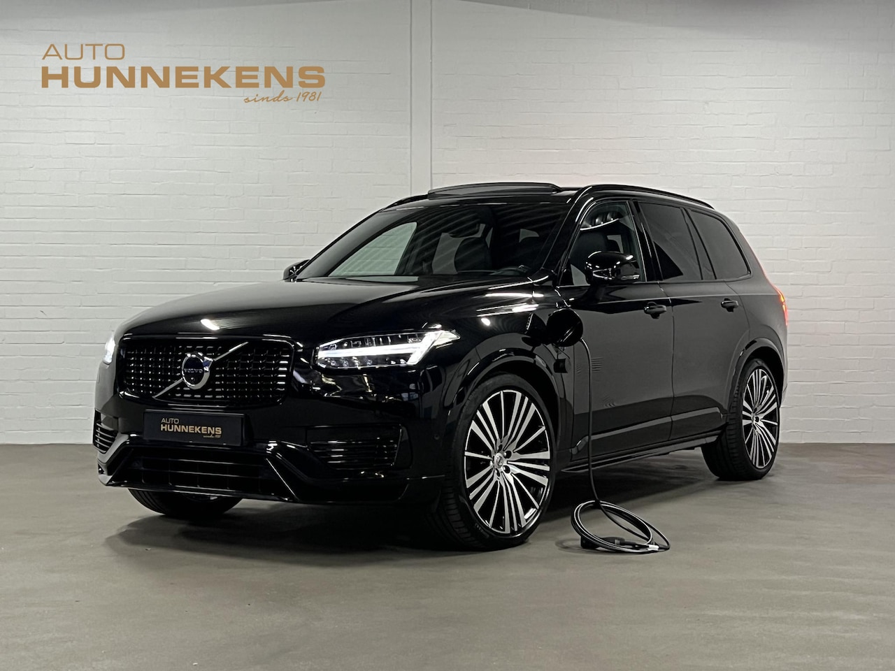 Volvo XC90 - 2.0 T8 Plug-in hybrid AWD Ultra Dark Luchtvering | Trekhaak | Bowers & Wilkins | Adapt. cr - AutoWereld.nl