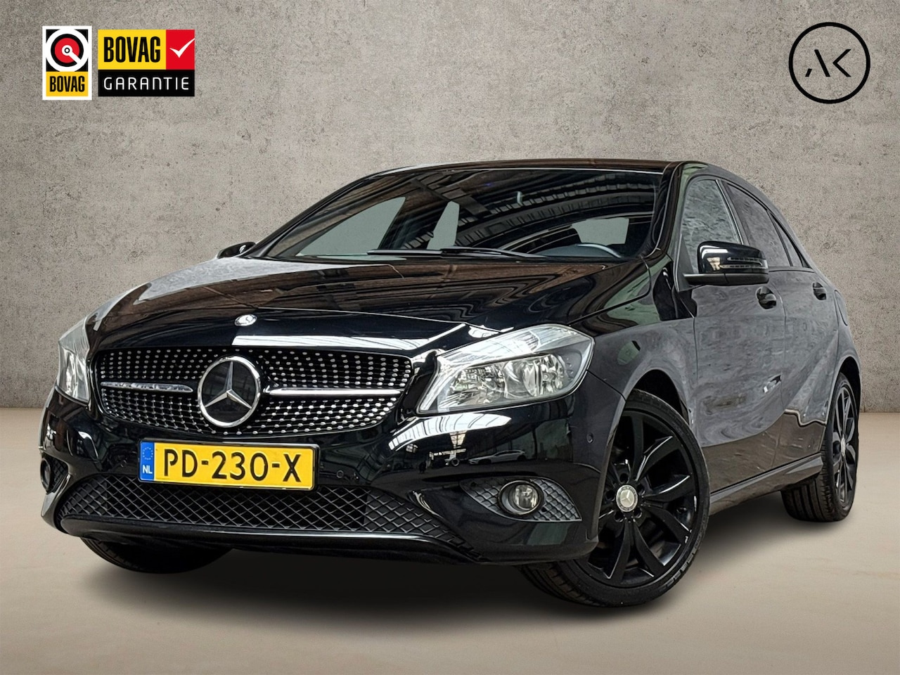 Mercedes-Benz A-klasse - 180 Sport (NAVIGATIE, BLACK PACK, LEDER, GETINT GLAS, ZWART HEMEL, SPORTSTOELEN, PARKEERSE - AutoWereld.nl