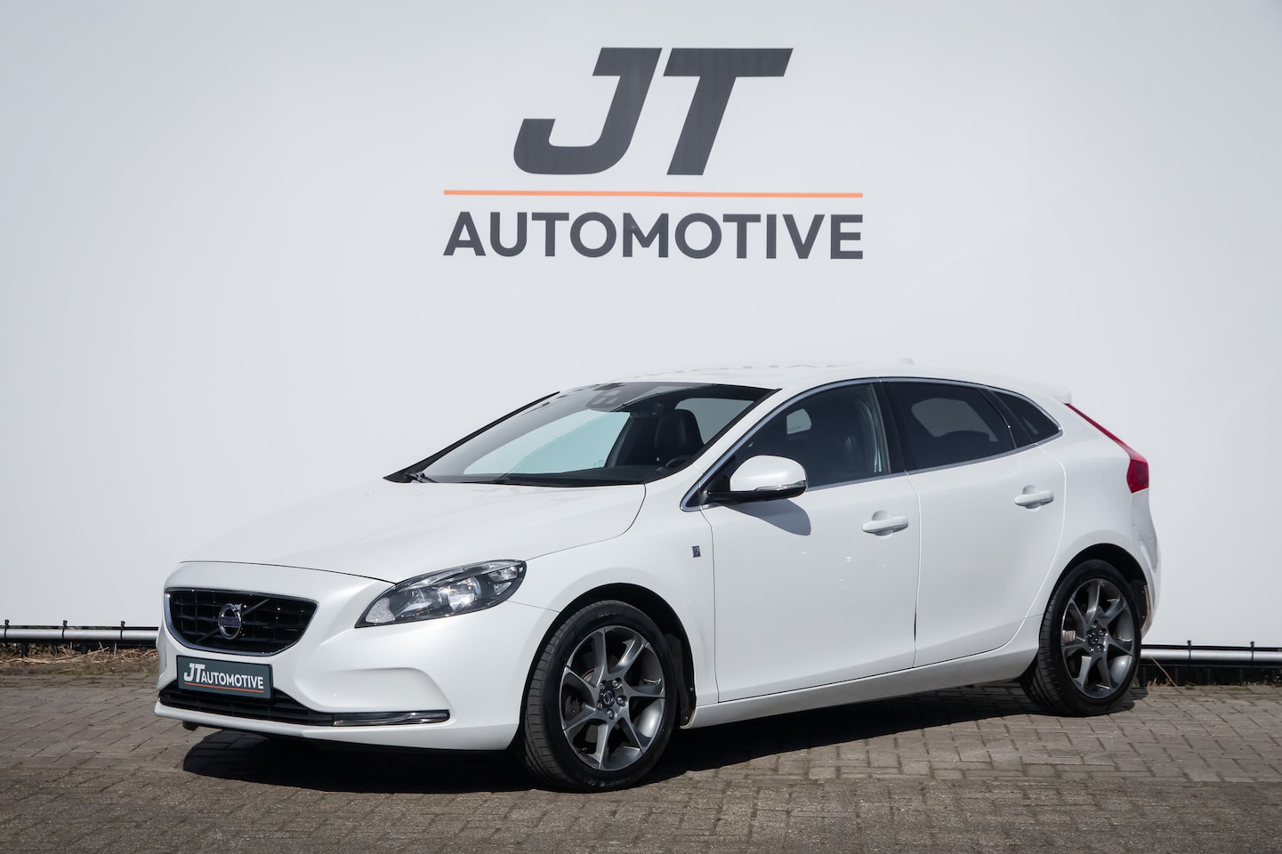 Volvo V40 - 2.0 T3 Ocean Race Stoelverwarming | Cruise Control | Camera | Ledere bekleding | PDC - AutoWereld.nl