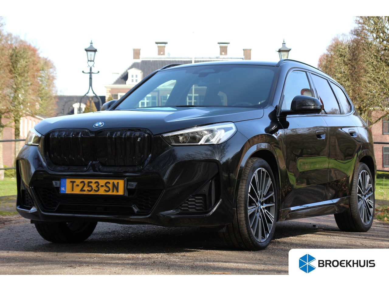 BMW iX1 - xDrive30 Launch Edition 67 kWh | NL-AUTO! | 1E EIGENAAR! | M-SPORT | HALF LEDER | CAMERA | - AutoWereld.nl