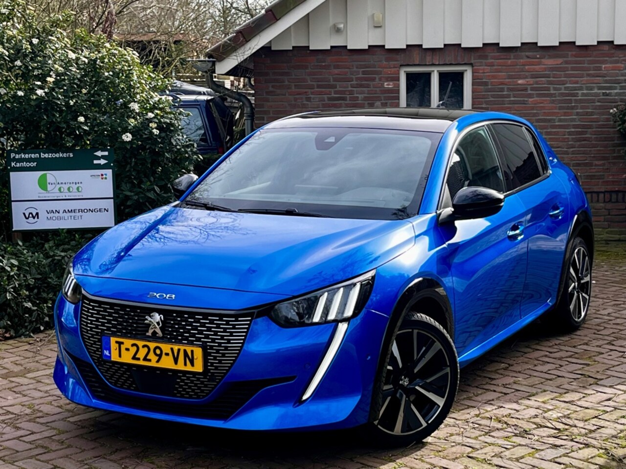 Peugeot 208 - 1.2 GT Pack|RIJKLAAR|Pano|3D Cockpit|Leder|ACC|Sportstoelen|Camera - AutoWereld.nl
