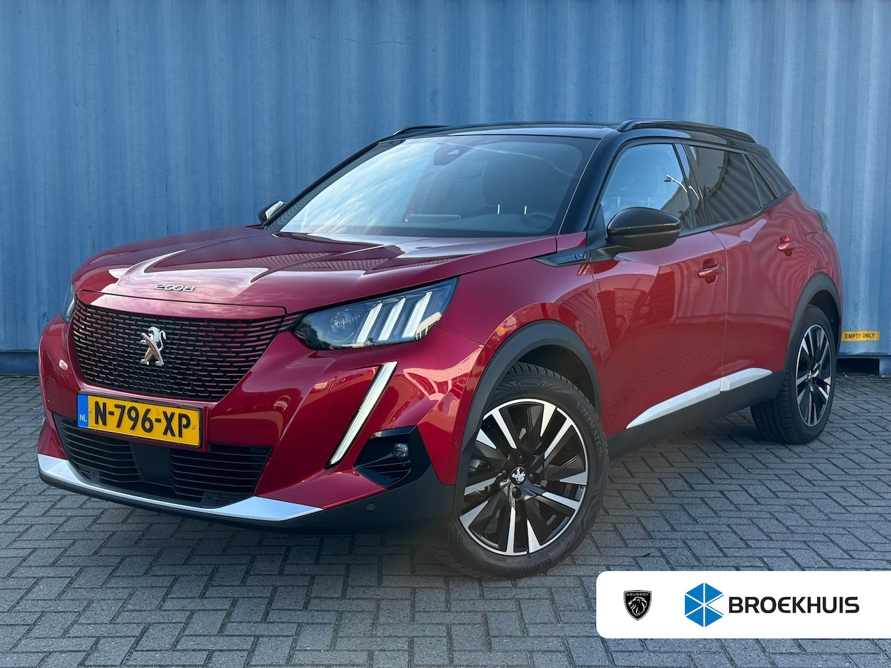 Peugeot e-2008 - EV GT Pack 50 kWh Rode e-2008 GT | Cruise Control | Airco auto | Zwart dak | Apple Carplay - AutoWereld.nl