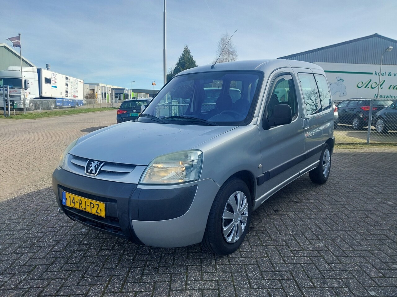 Peugeot Partner MPV - 1.6-16V XT 1.6-16V XT - AutoWereld.nl