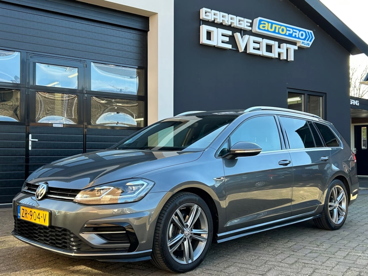 Volkswagen Golf Variant - 1.5 TSI Highline Business 2x R-line - AutoWereld.nl