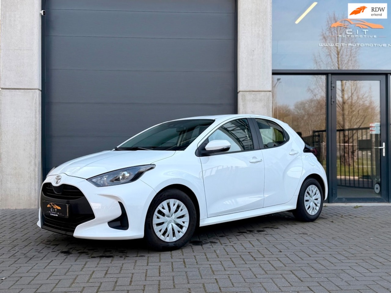 Toyota Yaris - 1.0 VVT-i Comfort | Airco | Achteruitrijcamera | Multifunc. stuur. - AutoWereld.nl