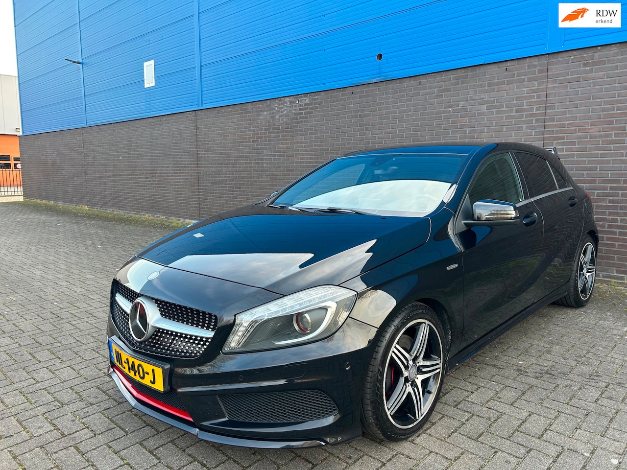 Mercedes-Benz A-klasse - 250 Sport Ambition | 18” LM Velgen | Stoelverwarming | Parkeersensoren | Alcantara/Leer| B - AutoWereld.nl