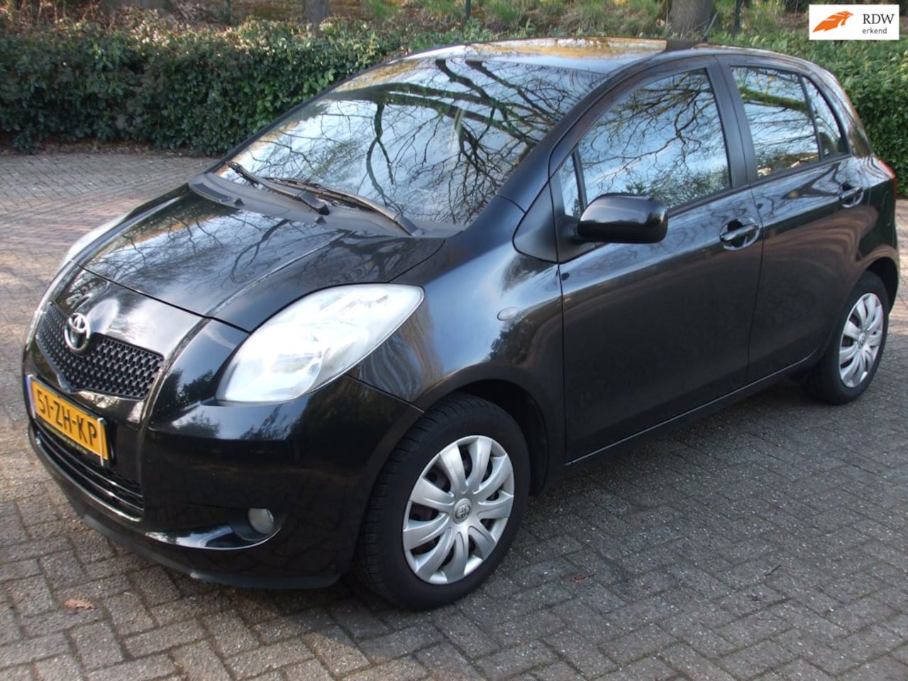 Toyota Yaris - 1.3 VVTi Sol airco 5 deurs zwart nwe APK - AutoWereld.nl