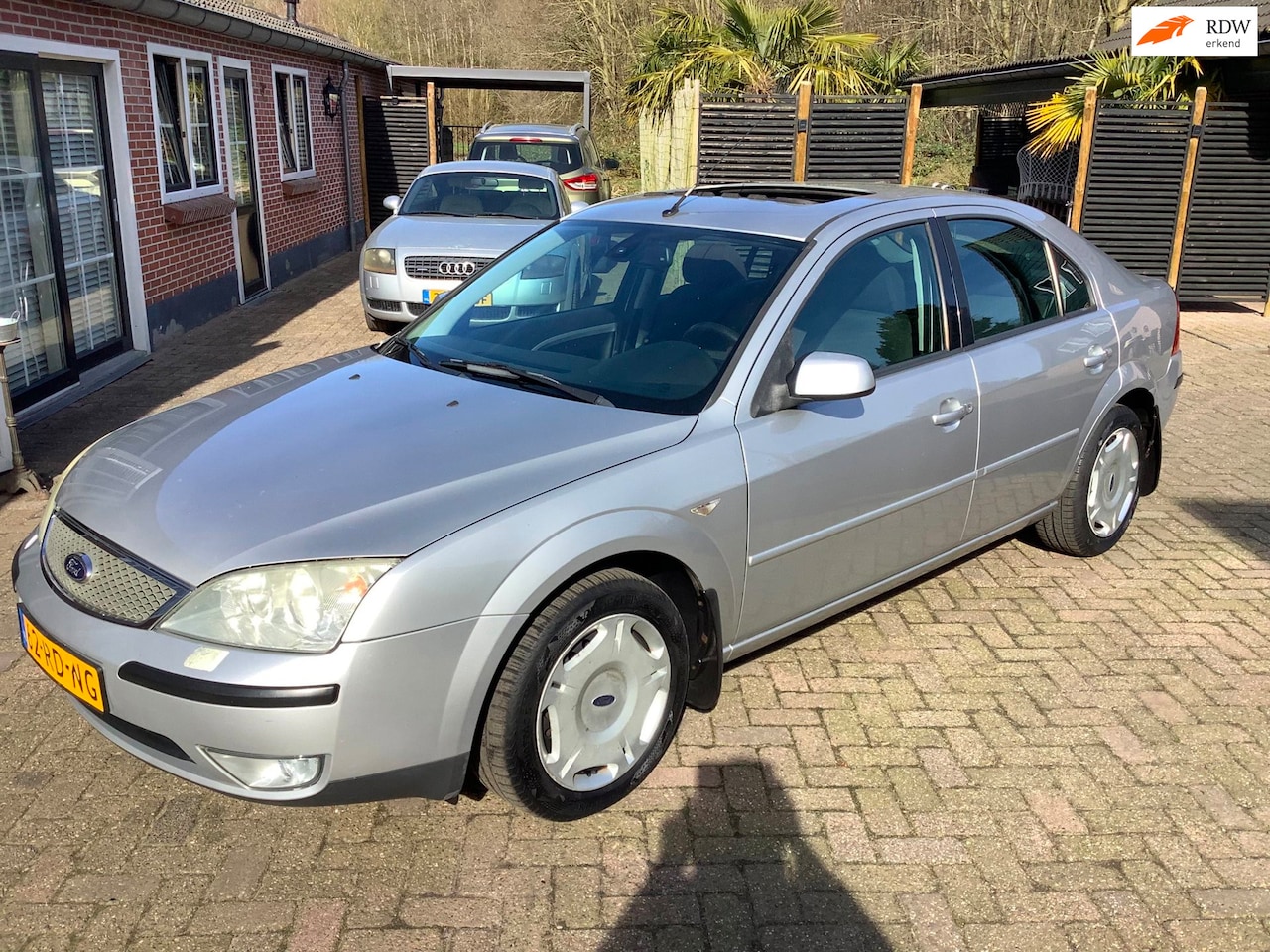 Ford Mondeo - 2.0-16V Futura automaat nieuwe apk tot 3-2027 - AutoWereld.nl