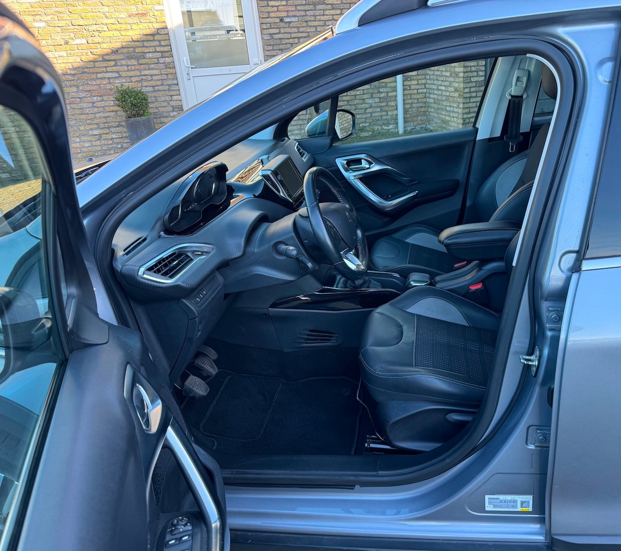 Peugeot 2008 - 1.2 PureTech GT-line Bj 2017 weinig kilometers - AutoWereld.nl