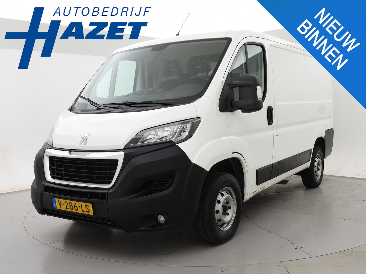 Peugeot Boxer - 330 2.0 BLUEHDI 130 PK EURO 6 + CAMERA | TREKHAAK | NAVIGATIE | CRUISE | AIRCO - AutoWereld.nl
