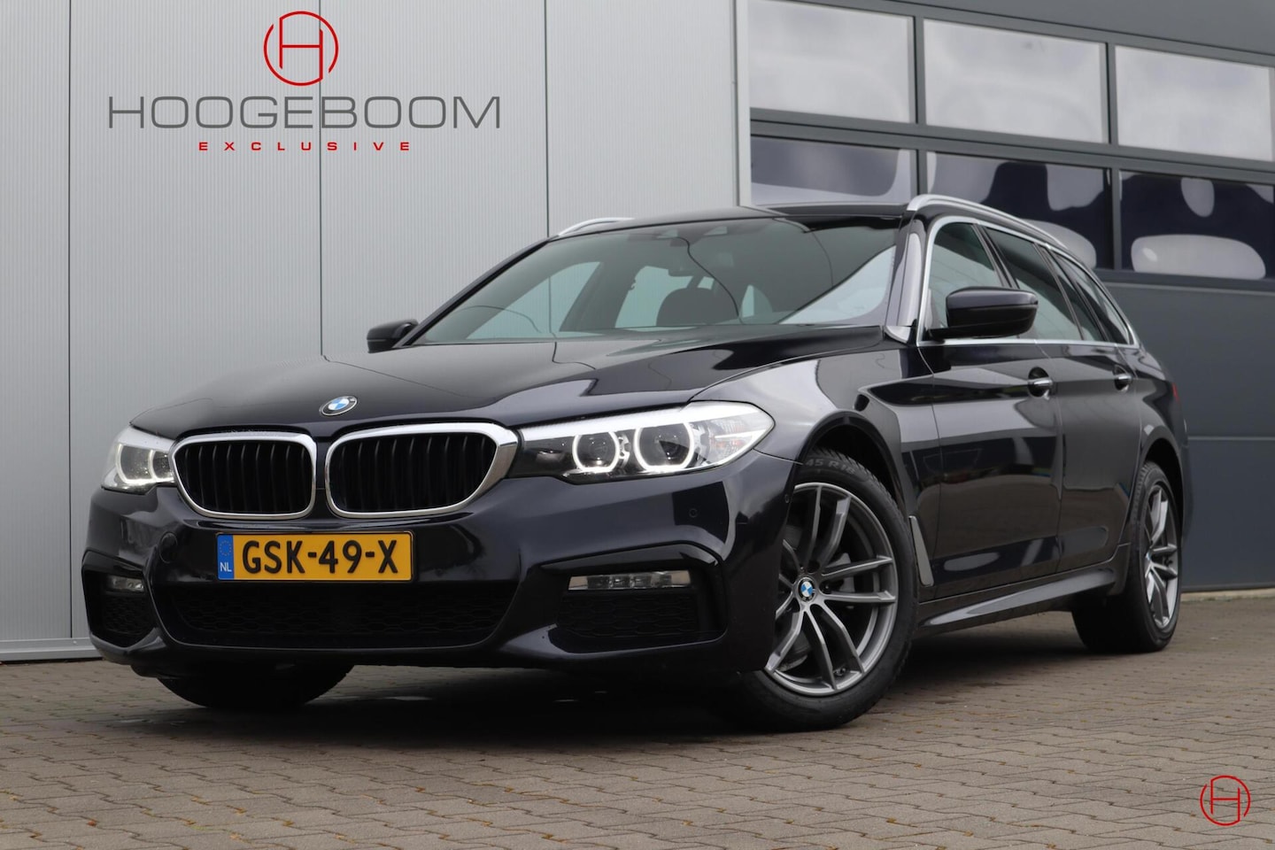 BMW 5-serie Touring - 520i High Executive M-Sport / Stoelverwarming / PDC / Navi - AutoWereld.nl